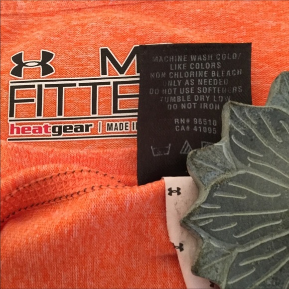 UNDER ARMOUR | Fitted Heat Gear Athletic Top SZ M - Picture 7 of 7